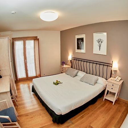 Hotel Casa Azcona Zizur Mayor Bagian luar foto