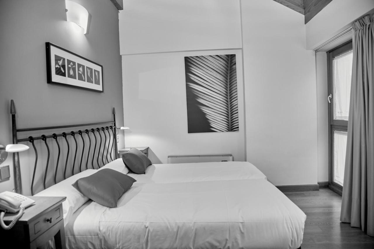 Hotel Casa Azcona Zizur Mayor Bagian luar foto