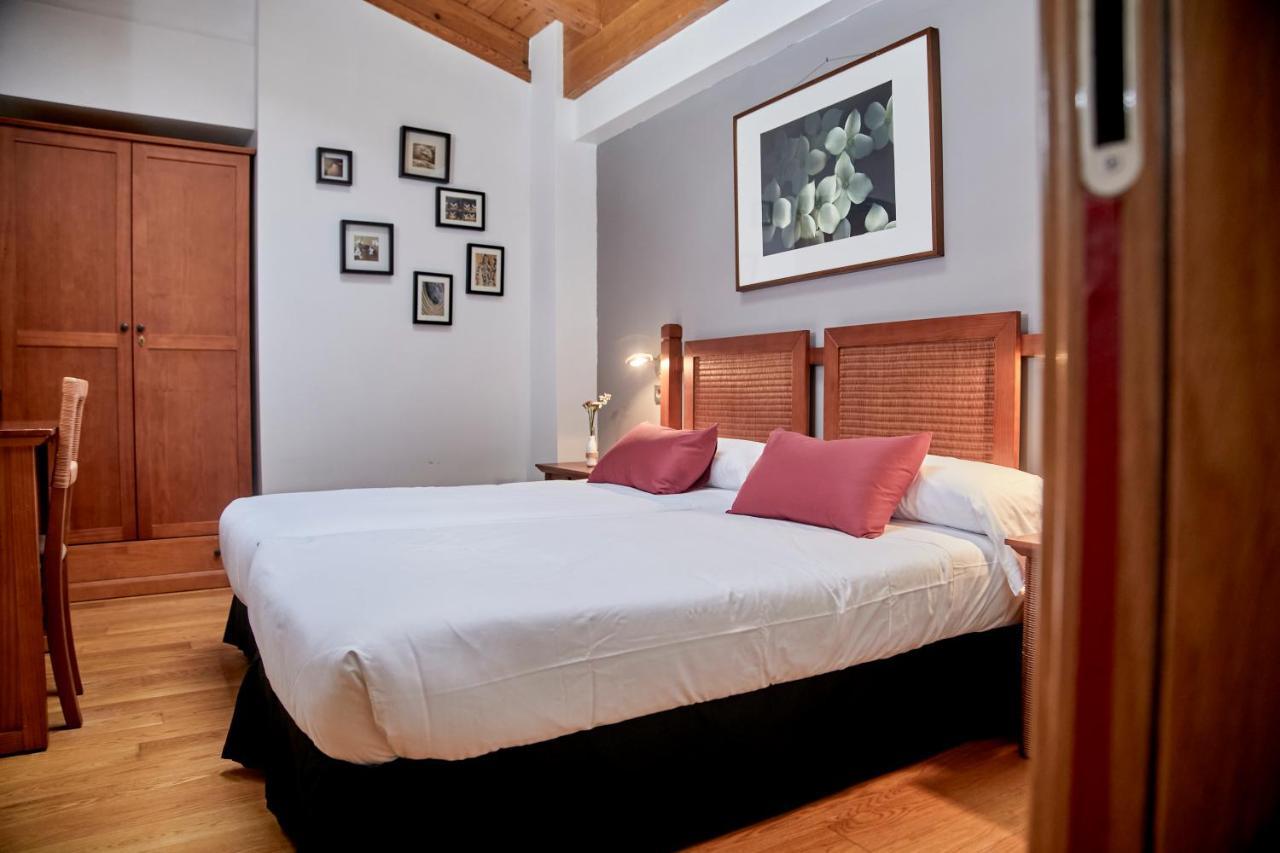 Hotel Casa Azcona Zizur Mayor Bagian luar foto
