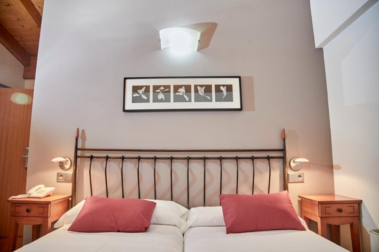 Hotel Casa Azcona Zizur Mayor Bagian luar foto