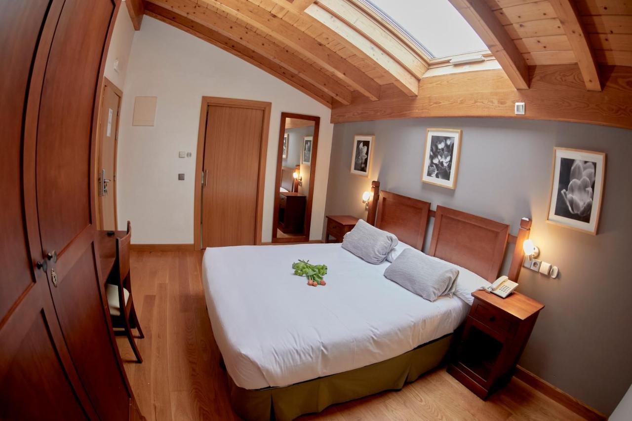 Hotel Casa Azcona Zizur Mayor Bagian luar foto