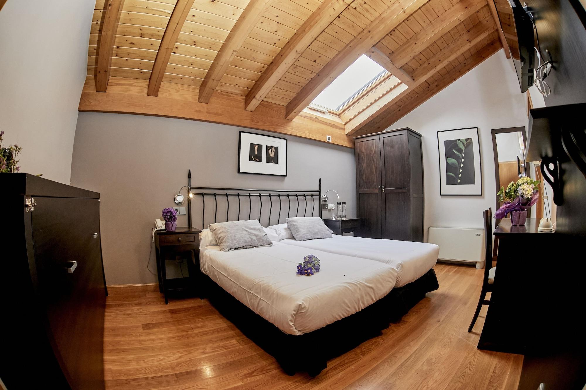Hotel Casa Azcona Zizur Mayor Bagian luar foto