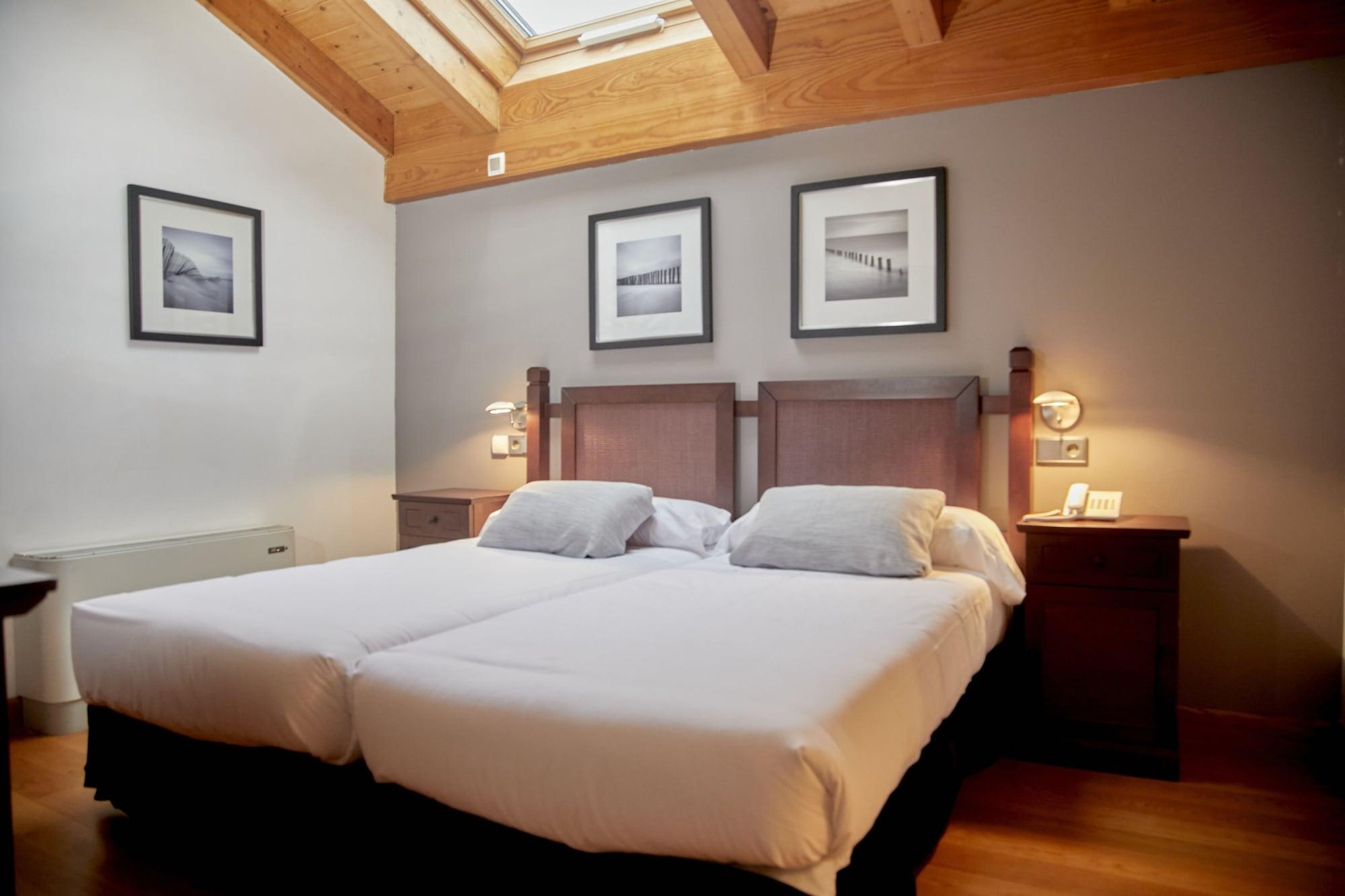 Hotel Casa Azcona Zizur Mayor Bagian luar foto
