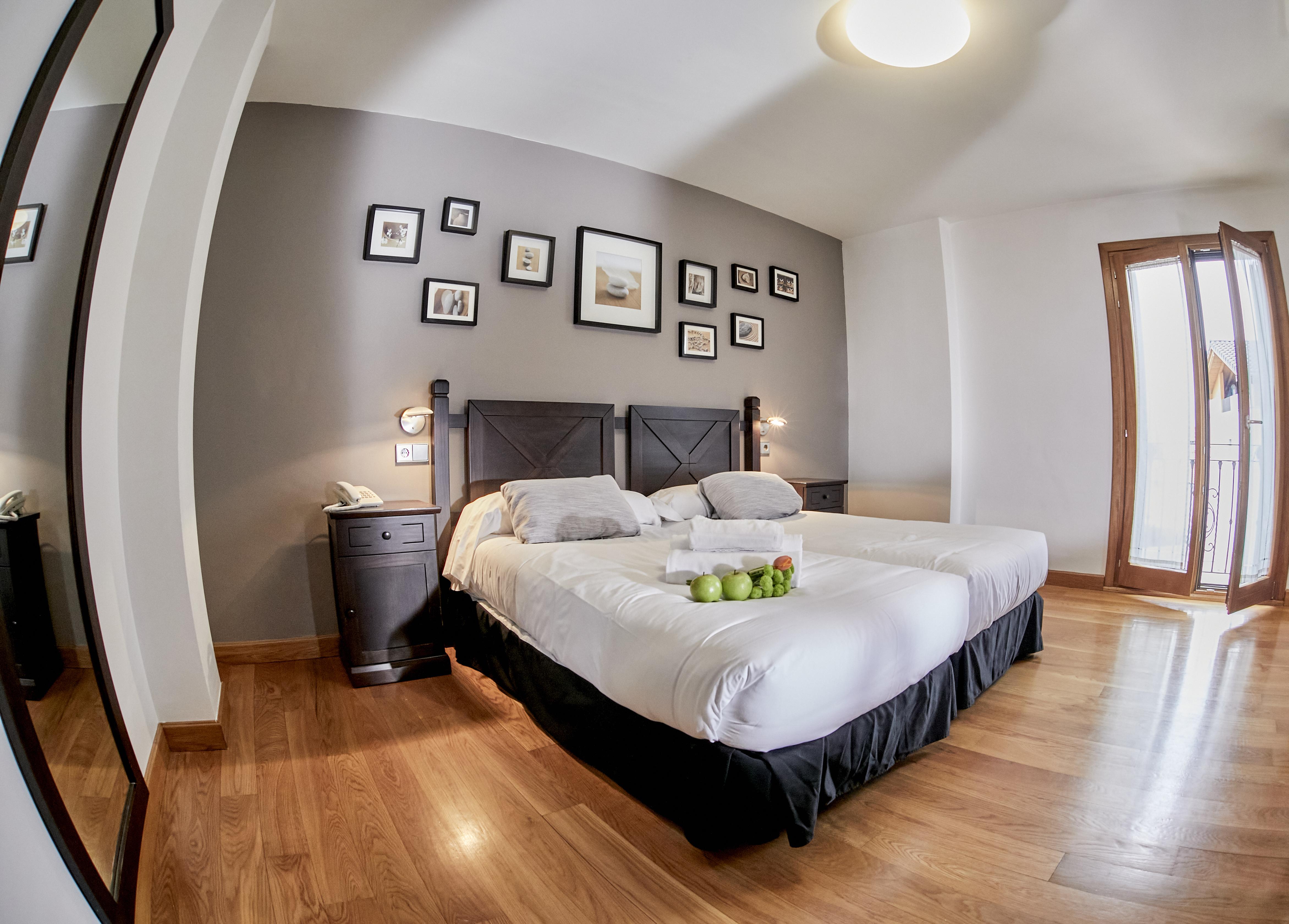 Hotel Casa Azcona Zizur Mayor Bagian luar foto